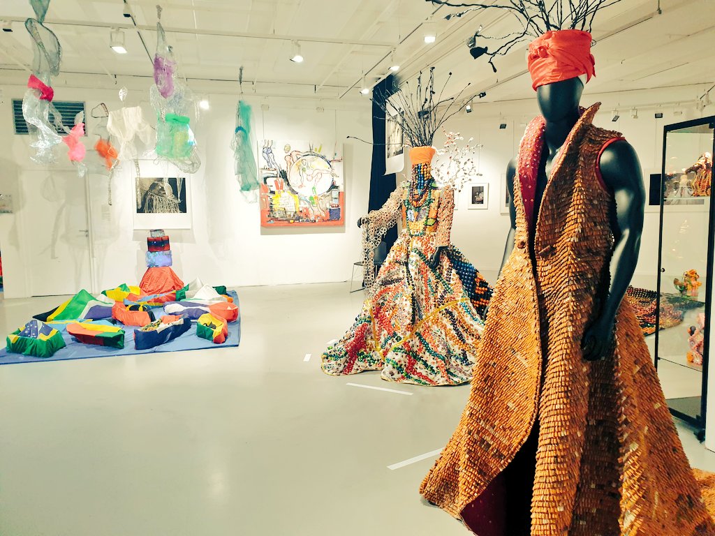 alex_gnonhoue's tweet photo. #Bénin mis à l'honneur à @nantesfr autour de l'œuvre d'Yves Pédé 🤩...un évènement que nous devons à la rencontre avec Jean-Yves Augel, Commissaire d'exposition. Vrai vrai #gbeh @gouvbenin  @TourismeBenin_ #Wasexo @RegisHounkpe #Dahomey @LiviaSossou #Artwork @RevealingBenin #Arts https://t.co/xKBNcr0Vzk