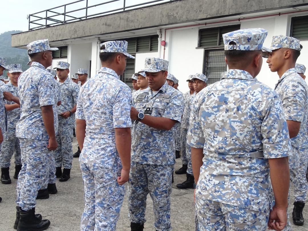 Perbarisan Pegawai Kanan Skuadron Penangkis Periuk Api Ke-26 dan Majlis Pemakaian Pangkat Anggota baharu dinaikkan pangkat telah dilaksanakan di himpitan 14 TPL pada 16 Jun 23 yang melibatkan kesemua kapal MCMV.

Semoga terus maju jaya.