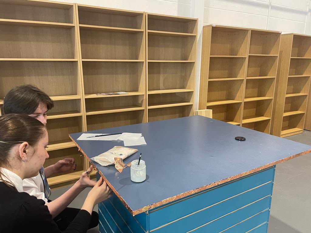 @strathcarron1 @LarbertHigh @DYW_ForthValley @AsdaStenny @asda Amazing gilding going on to the till carcasses too 🥰🥰 #gilding #interiordesign