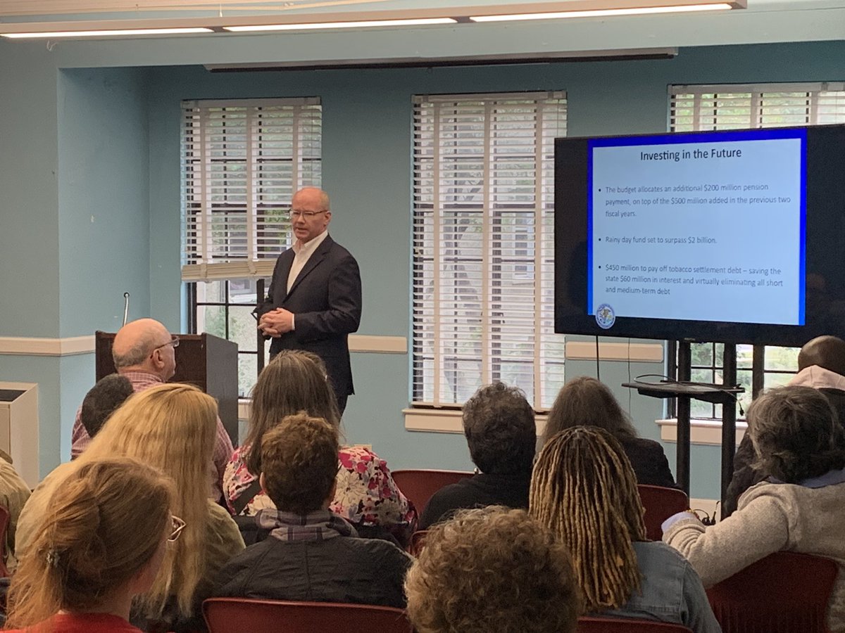 DonHarmonIL's tweet photo. Thanks all #constituents #neighbors #Il39 who joined full house last night Town Hall @replilly78 @oakparklibrary @vopnews appreciated great discussion, feedback, questions on #education #environment #budget #gunsafety #climateaction https://t.co/0hvNqZURUv