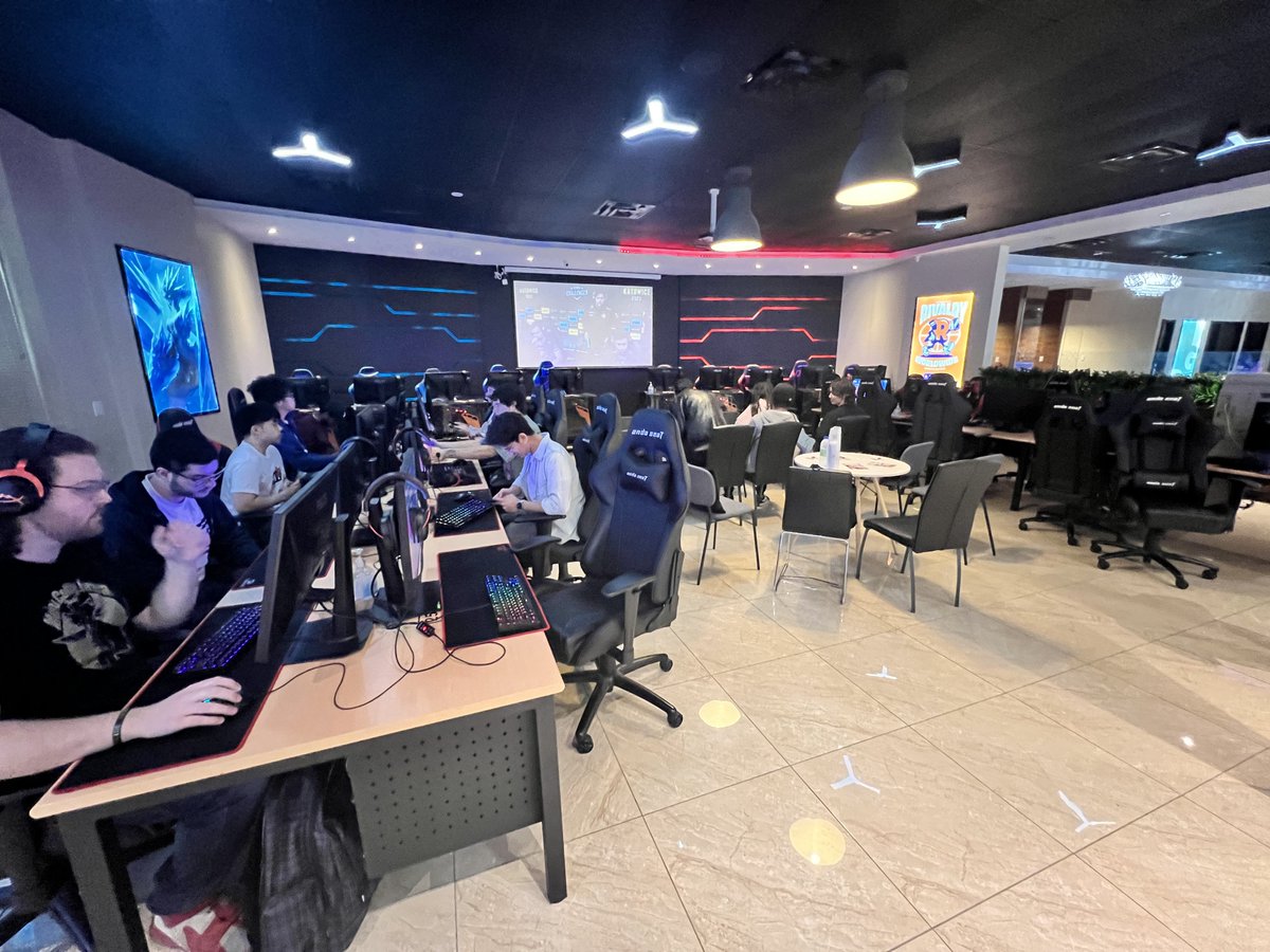 launders tweet media