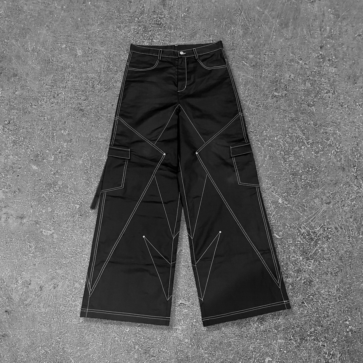trendysid_'s tweet photo. https://t.co/fEZ8UHMncB out now 🖤⛓️ https://t.co/CRHehfbo72