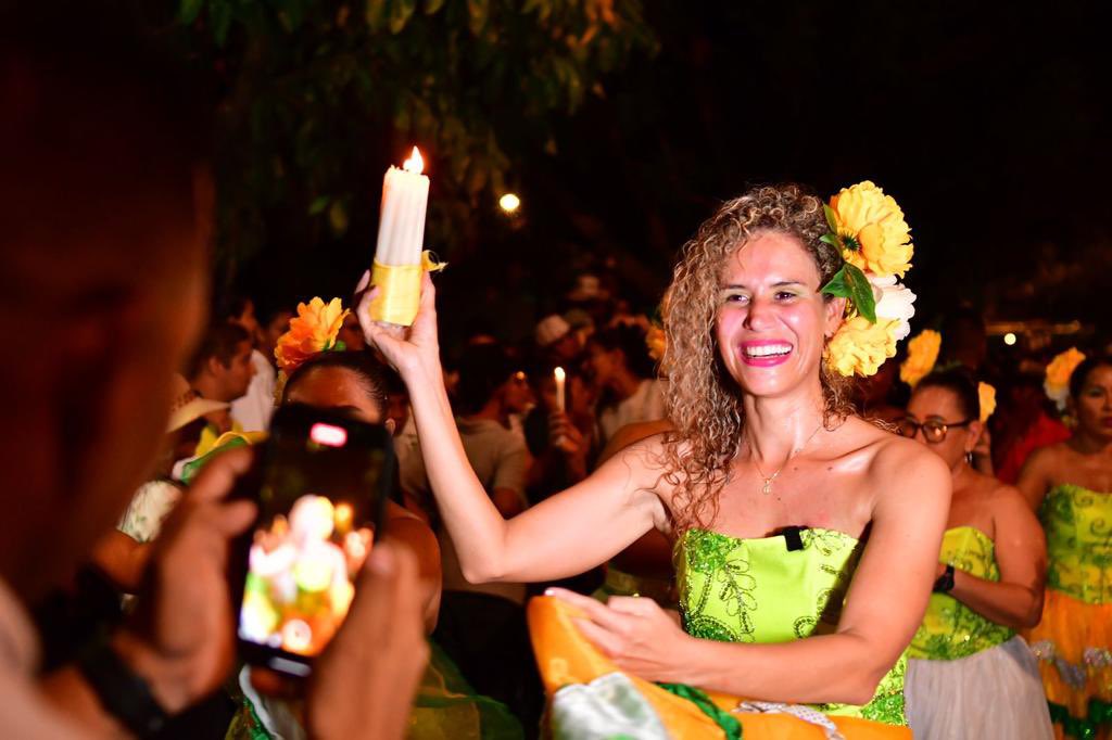 nlopezfuentes's tweet photo. En Montería estamos en modo Feria y la estamos gozando con toda. Bailamos junto a las Fandangueras del Sinú, una comparsa de mujeres berracas llenas de alegría y que fomentan tradición. Nos disfrutamos al máximo cada momento. https://t.co/LkSb7BBC6i