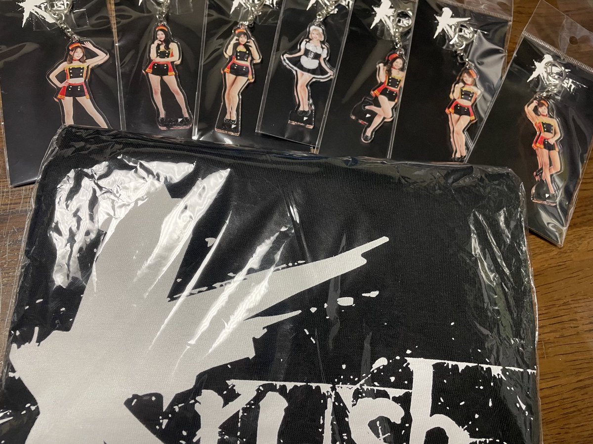 tworutworu2's tweet photo. 先月に続き今月もKrushを観戦する事が出来ました!
試合は撃ち合いも多く見られ非常に興奮したんだけど、前より遠い席もあって、前回のような全体写真を撮れてるかなぁって感じでした🧐
でも、やっぱり生はイイですよ❗️
#Krush150
#お陰様でキーホルダー二つ目です
#次も行きたい
#Krushガールズ https://t.co/jkDrzqPtUK