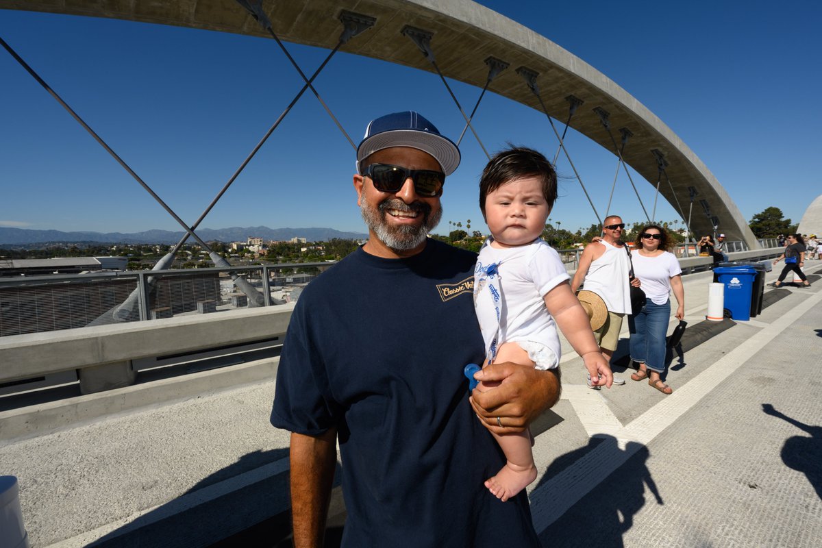 6thStViaduct's tweet photo. Happy Father's Day from the 6th Street Viaduct! Celebrate this weekend with your dad by taking a stroll across our iconic bridge and create lasting memories. We hope everyone has a great weekend!

Photos Courtesy of Gary Leonard

#WeAreLABOE #SixthStreetViaduct https://t.co/SqAa9afCxt