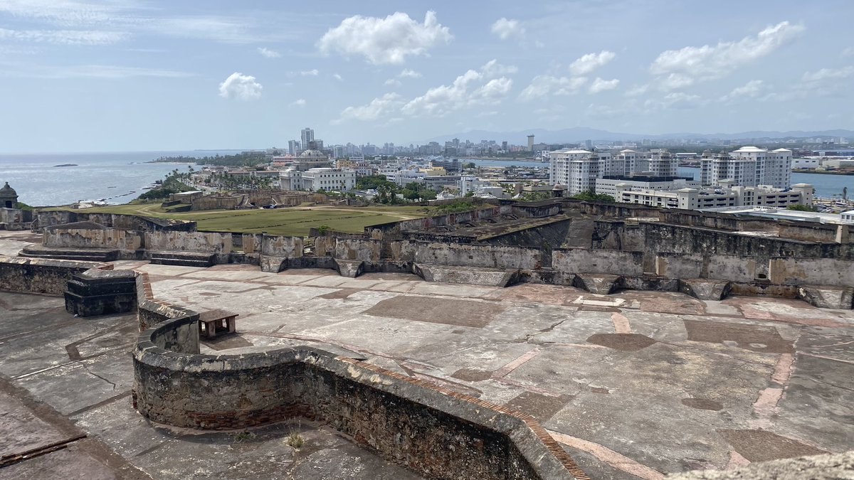 Highlight of this morning’s tour of Castillo San Cristóbal: seeing one of the *giant* cisterns that, together with four others, could hold 900,000 gallons of water. Many thanks to @SanJuanNPS for the tour!