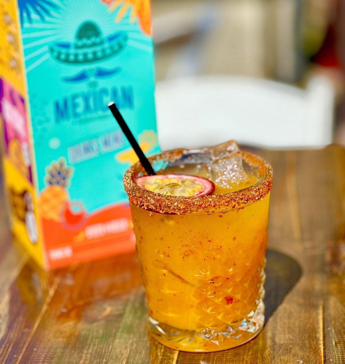 ⏰🍹IT’S COCKTAIL O’CLOCK🍹⏰
Friday evening cocktail anyone?
Come join us al fresco on Tudor Square for cocktails, tacos &amp; funky tunes 🎶 🌞🍹🇲🇽