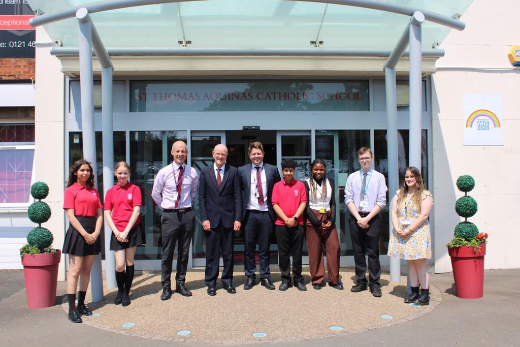 Fantastic to welcome @NickGibbUK to our wonderful school, sharing with him our knowledge based approach to education, meeting our incredible students and observing the fantastic learning taking place in lessons.