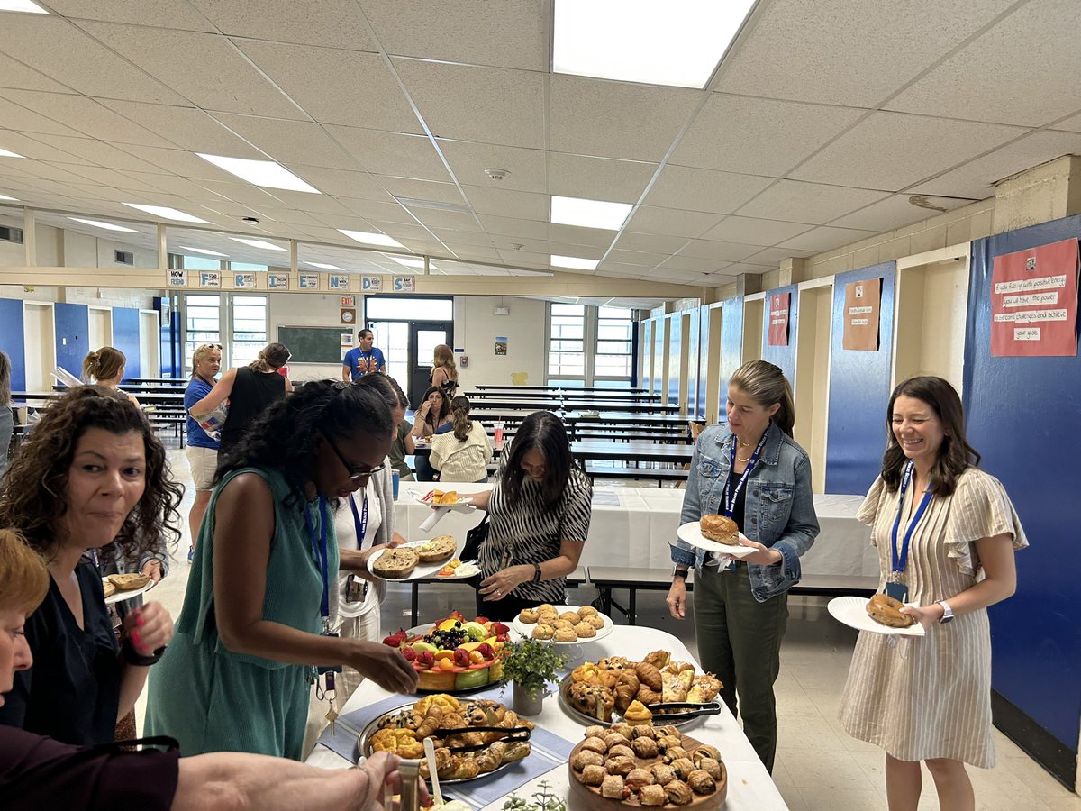 Jennifer_LynnP's tweet photo. Thank you @LindellPTA for a beautiful, breakfast!! This was a great way to celebrate so many people!!❤️❤️❤️ @MsMcGovernLB https://t.co/SQ8xehyjiF