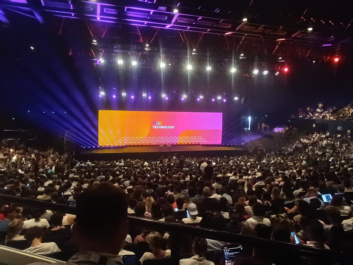 Pourquoi avoir acheté un NFT LE PARISIEN LA UNE <a href="/LeParisien_NFT/">Le Parisien NFT</a> , pour plusieurs raisons :
- participé à des échanges sur Télégram WEB3 avec des acteurs crypto
- participer et gagner des Giveway : match rugby, NFT paris , pass VIVATECH rencontrer <a href="/elonmusk/">Elon Musk</a> 
Merci @LeParisien