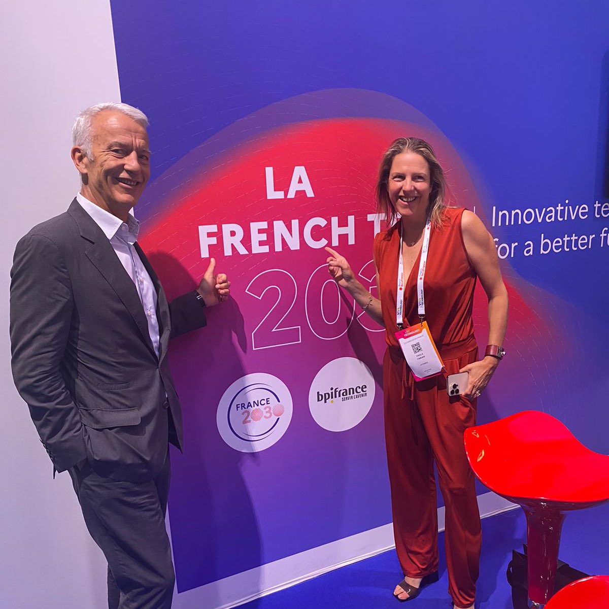 PatrickMartin_1's tweet photo. Heureux d’être à #VivaTech pour rencontrer des start-up ukrainiennes implantées en France, mais aussi  @LaFrenchTech et les entreprises françaises qui font rayonner notre pays 🚀

C’est ça la croissance responsable ! 🌍 https://t.co/dGHBkt8Psl