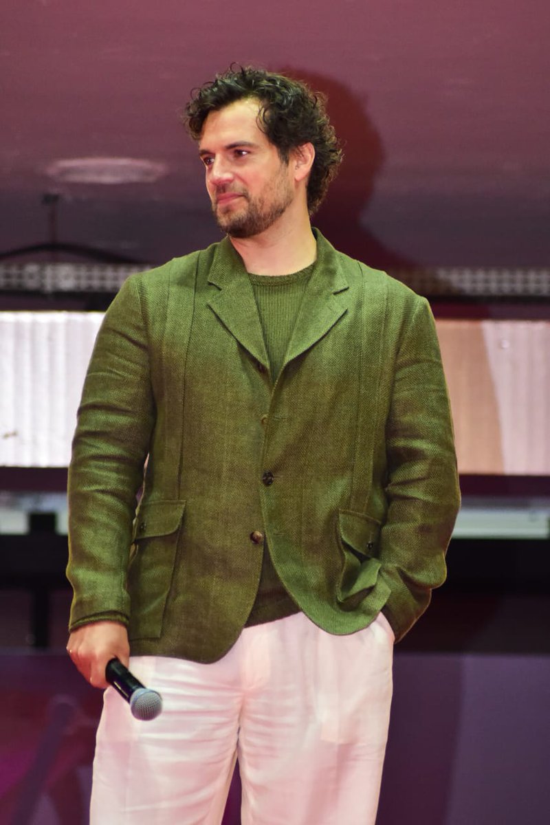 Hugo Gloss on Twitter: "OMGGGG! O bruxão parrudo está entre nós