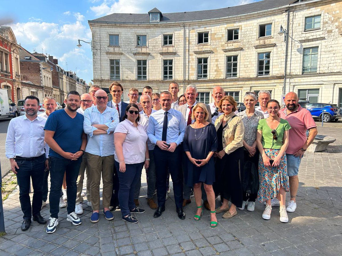 🤝Très heureux de retrouver les militants de la majorité présidentielle à Arras, autour de @BrigBourguignon, @DagbertMichel et @theo_lobry après une journée de déplacement officiel dans le Pas de Calais. 
Tous unis pour mettre en œuvre le projet d'@EmmanuelMacron ! 
#AvecVous