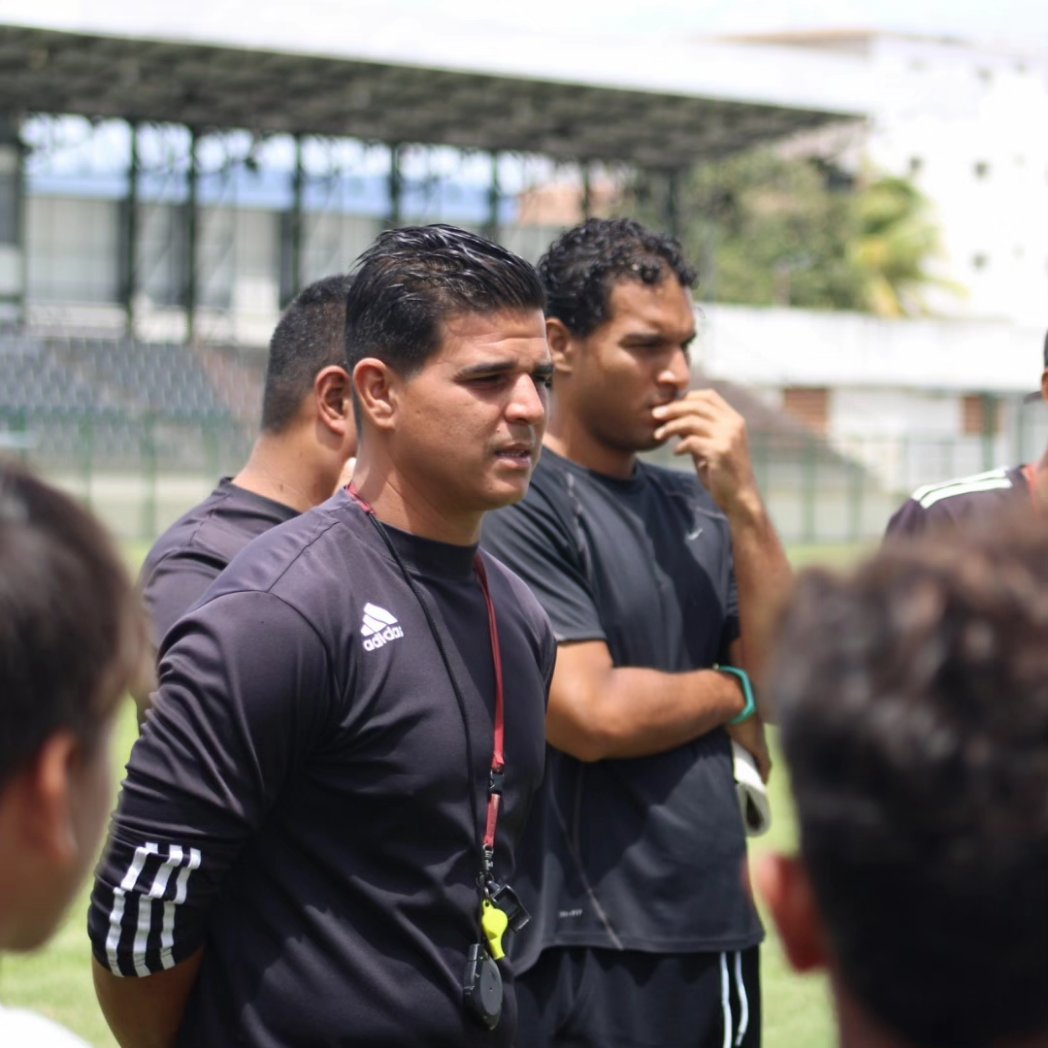 SomosAfel's tweet photo. #PreSelecciónAFEL 🇱🇦 |
La bienvenida del DT de la categoría Sub-13, Josser Serrano, en el segundo día de trabajo 👋🏻😃
¡#TalentoAFEL! 👊🏼
#SomosAFEL #TeamAFEL #ConElOrgulloDeSerLarense #TodosSomosAFEL https://t.co/iBO2ScBTTY