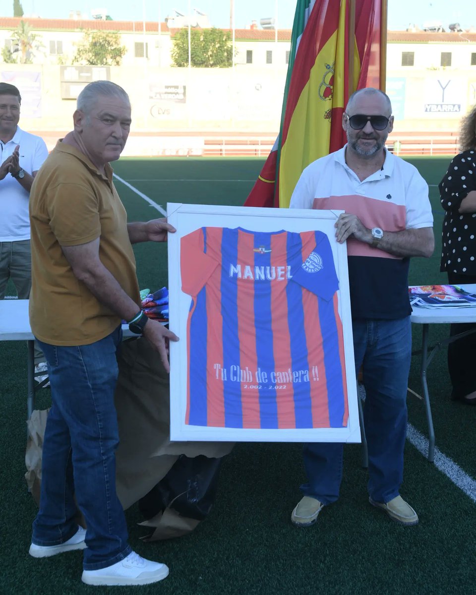 CDsededos2002's tweet image. Simplemente GRACIAS por vuestro trabajo y vuestro empeño en este gran club.

📸 @armandocaldero3

#aupasededos 
#lacanteradelaciudad
#juntossomosimparables
#canteranazarena
👟⚽️🧡💙❤️