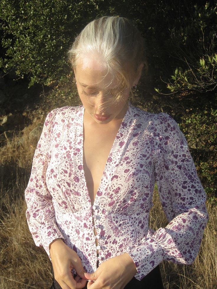 i wanna feel the way that we did that summer night
drunk on a feeling, alone with the stars in the sky
i've been running through the jungle
i've been running with the wolves
to get to you
i've been down the darkest alleys
saw the dark side of the moon
to get to you