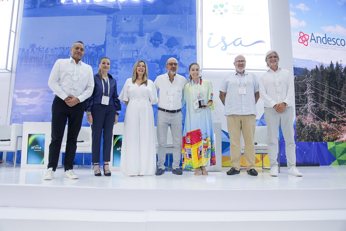 Andesco1's tweet photo. Ganadores de Empresas de Otro Sector de la Economía:
Entorno de Trabajo
El ganador fue @minsaitbyindra con su proyecto:
“Programa de inclusión y diversidad”.
¡Felicitaciones!
¡No se pierda nuestra agenda! Acompáñenos de forma virtual en: https://t.co/7ysBEVYthl