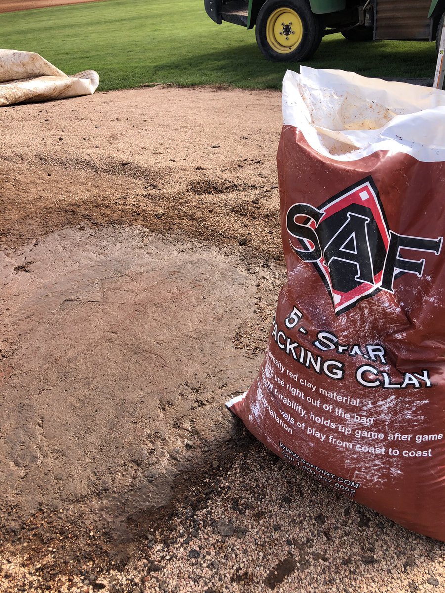 DIRTGottaLoveIt's tweet photo. We love to see it.
@scottydoesntno9 @Turfaceproducts
#5StarPackingclay @UNOPrivateers @TurfaceC #5star #turface #maintenance #DIRTGottaLoveIt https://t.co/Lb2jAm3wyW