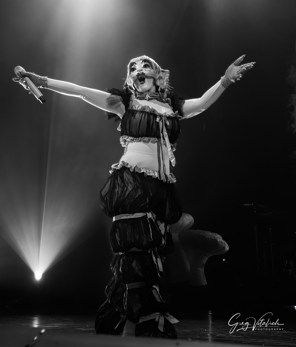Gregsolidrock's tweet photo. #MelanieMartinez a few photos from her San Diego show! https://t.co/lWtIWTjCQ1