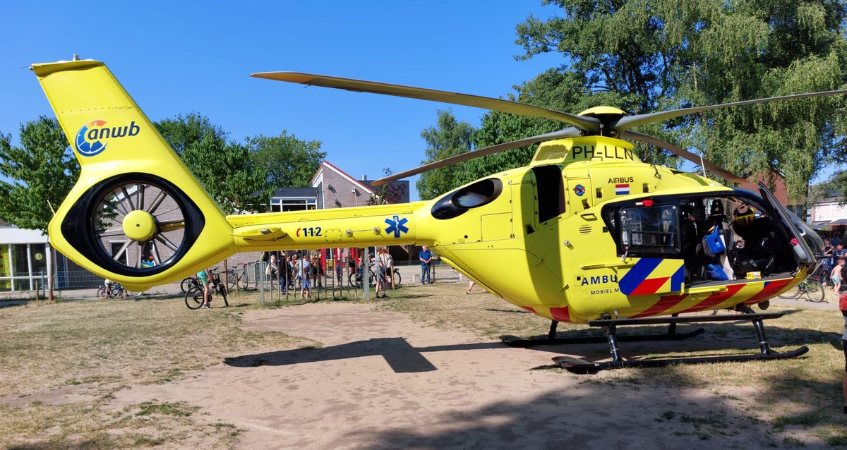 NWolterink's tweet image. De lifeliner2 was op geroepen  voor een Melding  op de Schans  in #Woudenberg  de #Lifeliner3  was 10 min eerder  oproepen voor een Melding  op de Voskuilerdijk die was afgemeld  dus heeft de #Lifeliner3  de Melding  van de lifeliner2 overgenomen  ik weet niet wat er gebeurd is