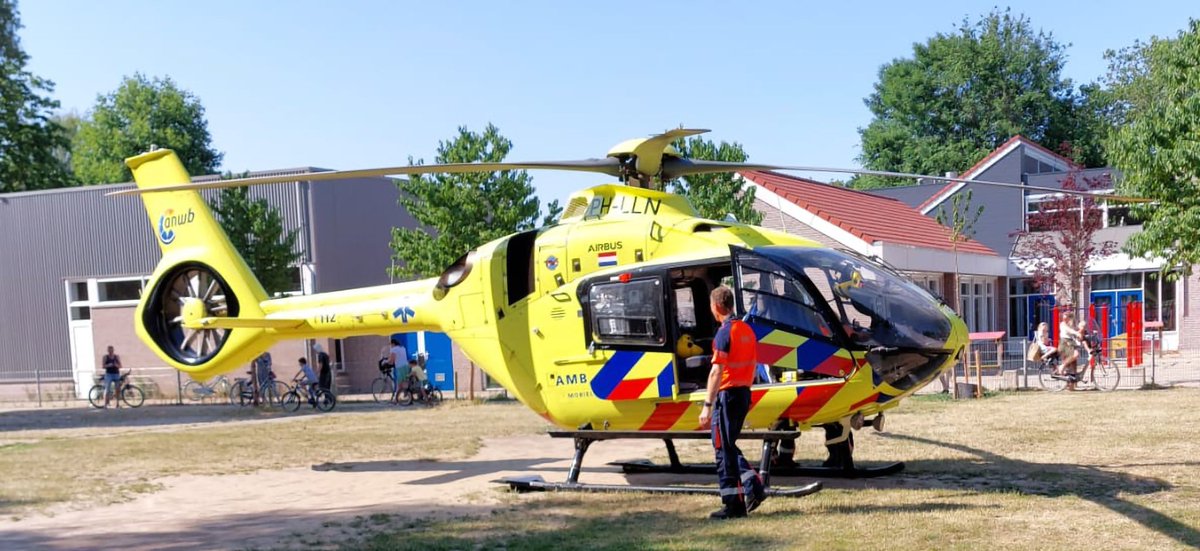 NWolterink's tweet image. De lifeliner2 was op geroepen  voor een Melding  op de Schans  in #Woudenberg  de #Lifeliner3  was 10 min eerder  oproepen voor een Melding  op de Voskuilerdijk die was afgemeld  dus heeft de #Lifeliner3  de Melding  van de lifeliner2 overgenomen  ik weet niet wat er gebeurd is