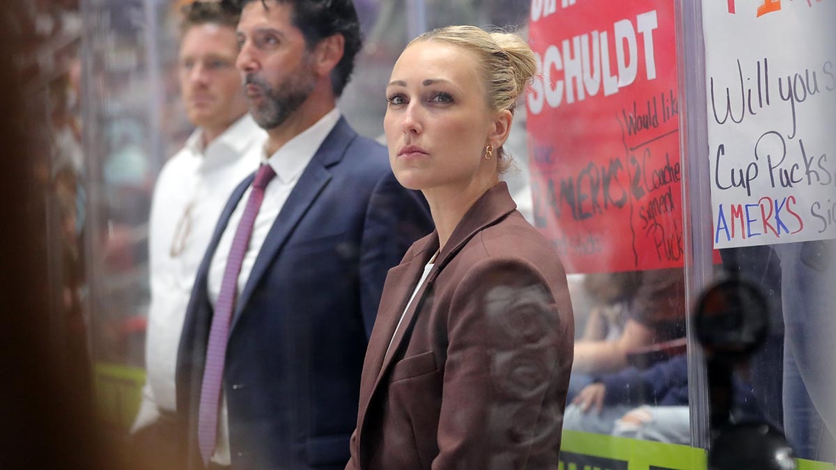 In her first season as an AHL assistant coach, Jessica Campbell is bringing plenty of passion, energy and know-how to the <a href="/Firebirds/">Coachella Valley Firebirds</a>.

📝: <a href="/pwilliamsAHL/">PATRICK WILLIAMS</a> | theahl.com/campbell-bring…