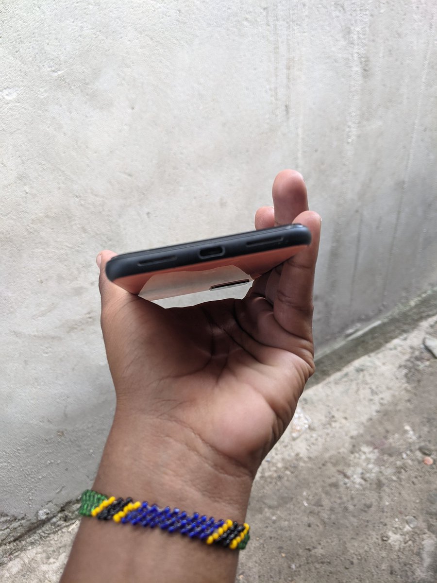 Google Pixel 4xl... 350,000 Tsh (fixed price)