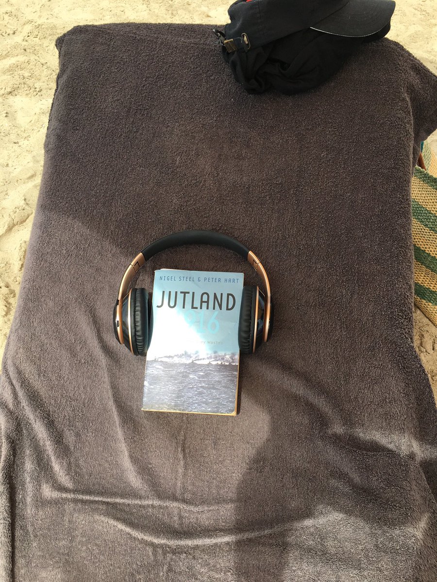 inchmate's tweet image. Listening to Peter Hart whilst reading Peter Hart on holiday 😬@PeterHart1915 @HartMilitary