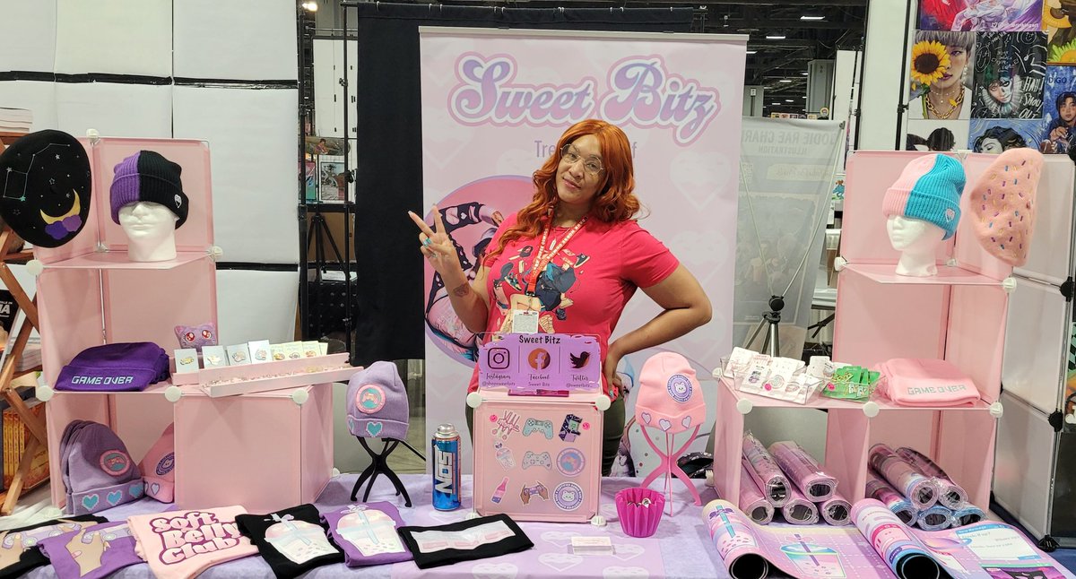 sweetbitz_'s tweet image. We&apos;re set up and ready at #Awesomecon !! Come see us at D21 in the artist alley! ♡