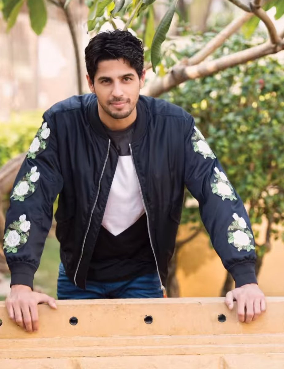 Gorgeous @SidMalhotra ❤️‍🔥

#SidharthMalhotra