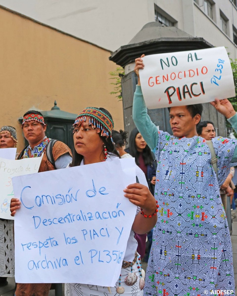 There’s strength in solidarity! #Indigenous organizations from Peru and Brazil (@UnivajaOficial, @OrpioA and @aidesep_org) have been working together all week in Lima in an urgent attempt to stop the 'Genocide Bill'...

1/