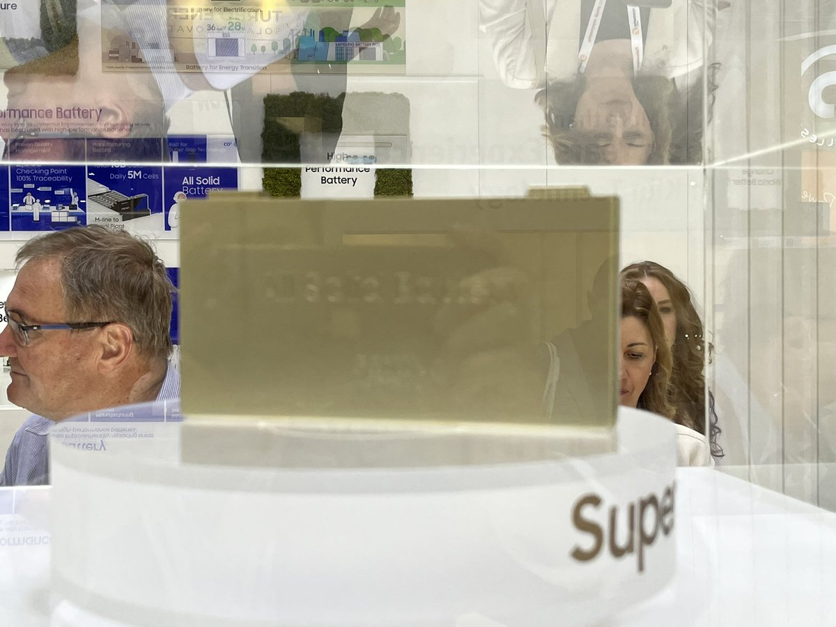 KevinGShang's tweet photo. Saw some fancy #energystorsge &amp; #battery products &amp; samples during #IntersolarEurope2023.

1 #CATL Ener One/Ener C
2 #BYD MC CUBE with blade batteries 
3 #Samsung’s 46 series and all solid state #batteries 
4 LGES new containerized solution with advanced #LFP cells.

#battchat https://t.co/5sfllQT4HP
