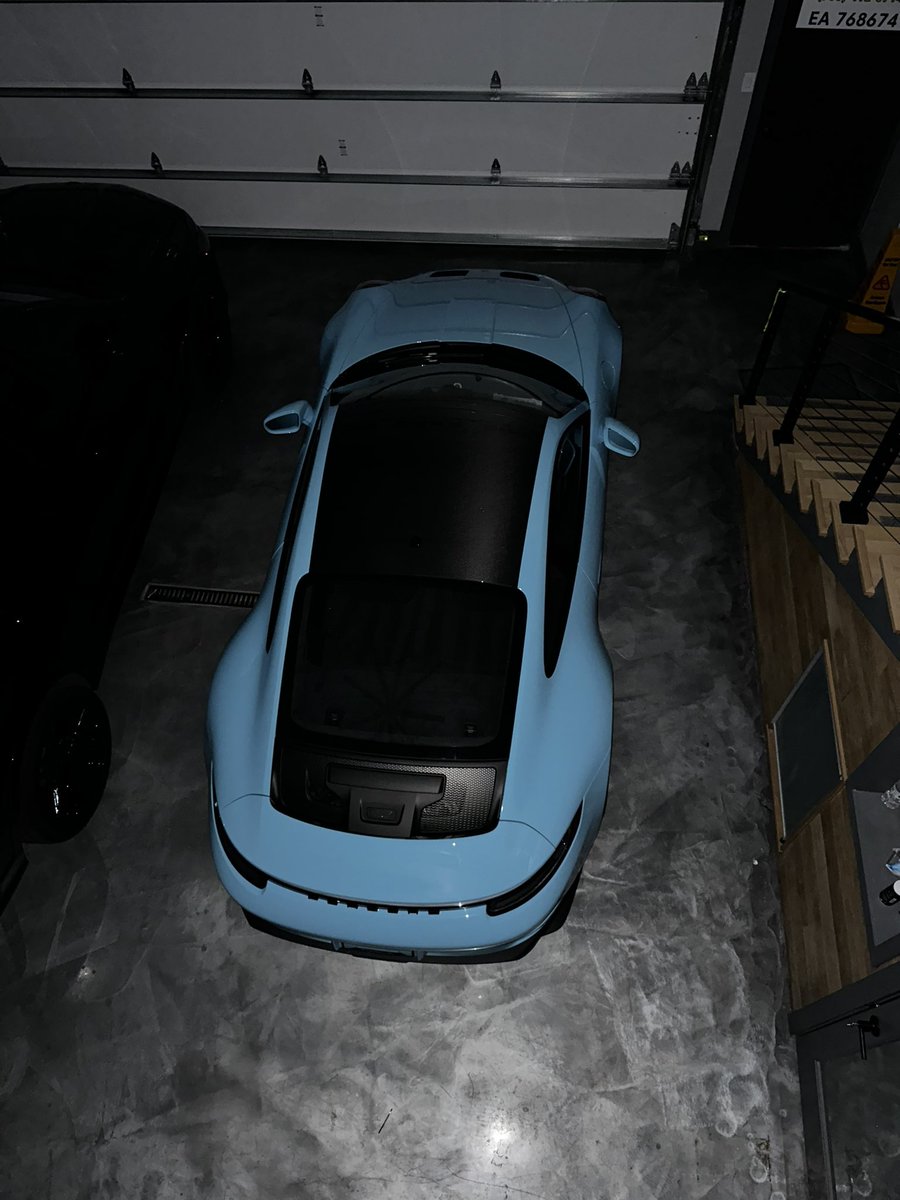 _Zentisu's tweet photo. The more I look at the car, the more I love it. So wide from the birds-eye view. 

#992GT3 https://t.co/hmymMUgZNR