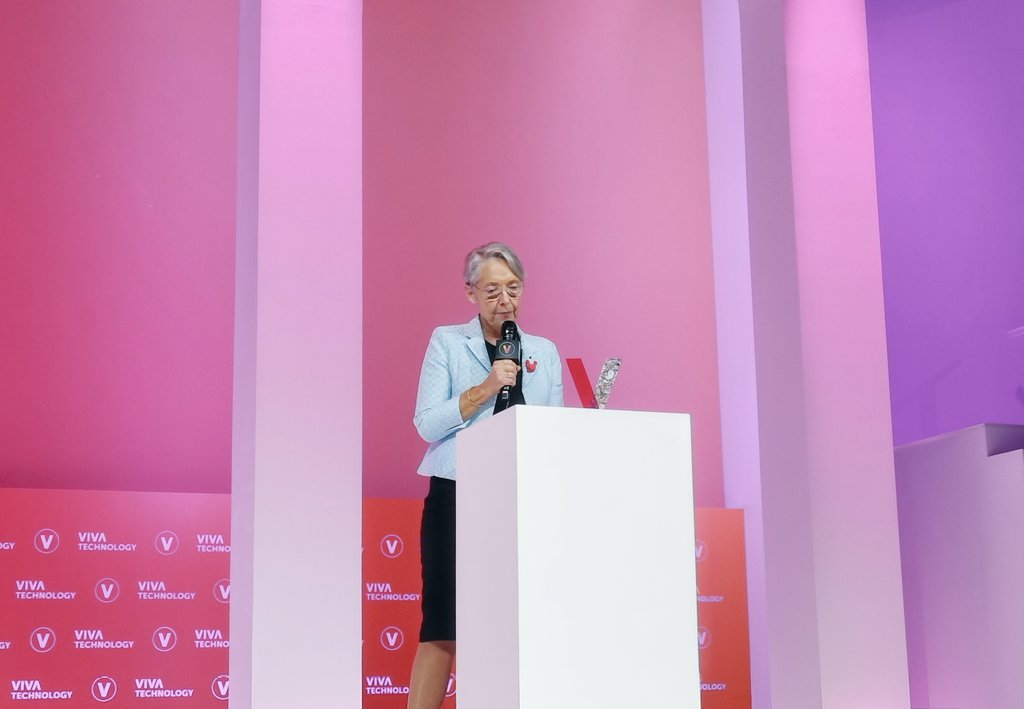 A #VivaTech, <a href="/Elisabeth_Borne/">Élisabeth BORNE</a>  lance le programme "Tech pour toutes" : 10 000 jeunes filles seront accompagnées vers les métiers du numérique et de l'entrepreneuriat. Nous avons besoin de tous les talents.