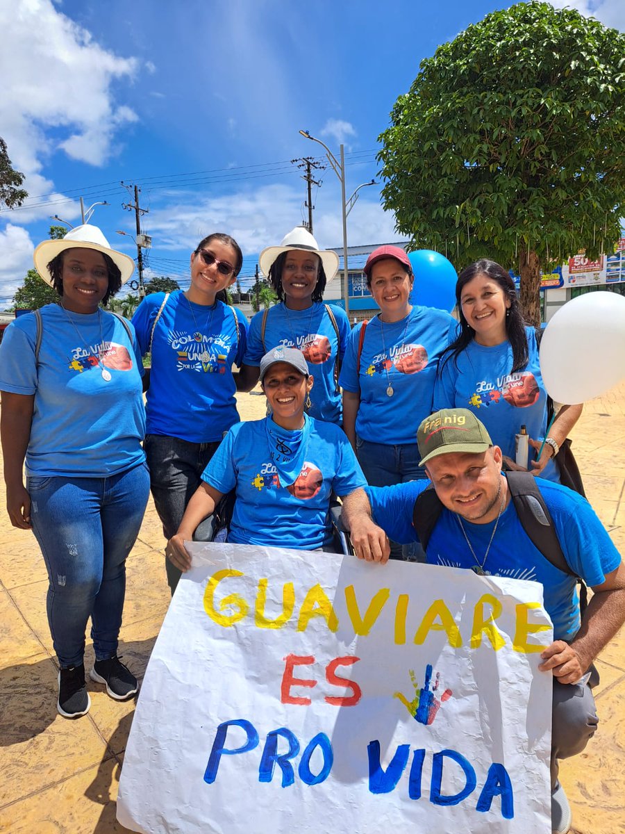 Hombres y mujeres defendemos la vida, la familia. Que viva la paternidad.
#SerPadreDeFamiliaEs