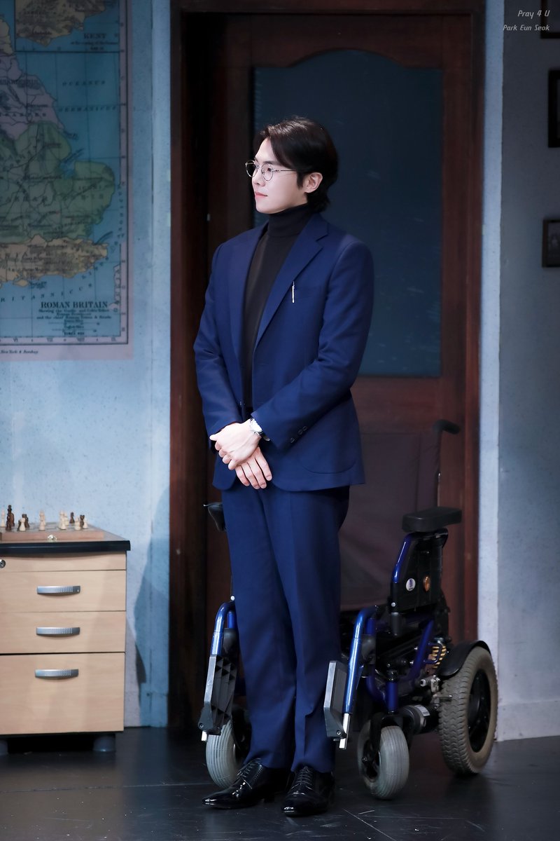 I_Pray4U's tweet photo. 230616 #히스토리보이즈 커튼콜

어윈 役 #박은석 #Parkeunseok https://t.co/dcCegY6GNq