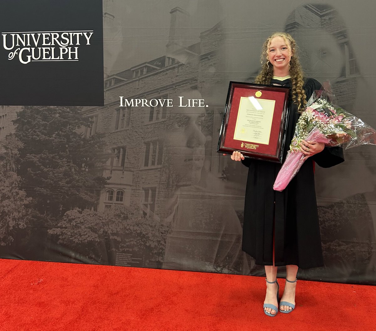 And just like that, 4 years done! Proud to be a new member of the OAC Alumni. 
BSc Agriculture 🎉 <a href="/OACAlumni/">OAC Alumni Assoc</a> <a href="/OACAggies/">OACStudentFederation</a>