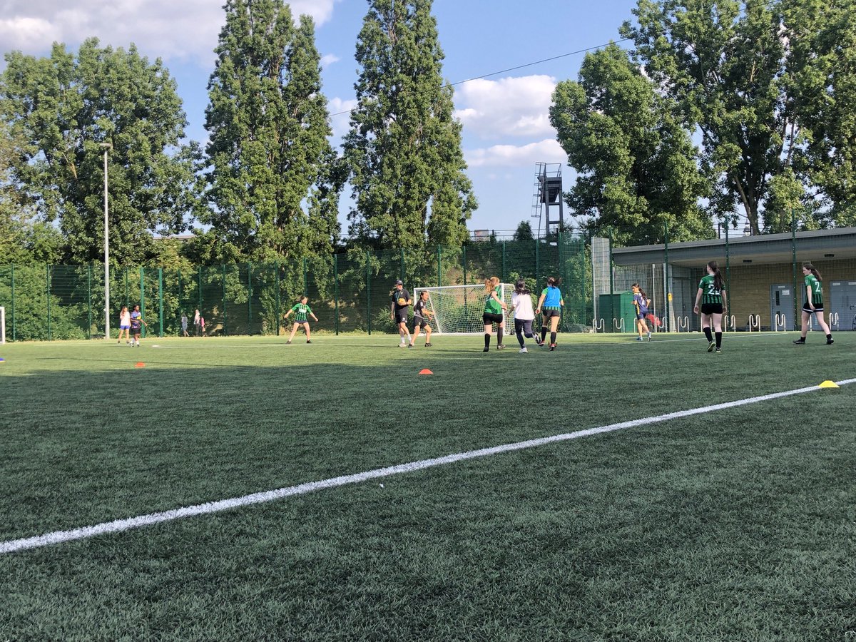 Great evening at Falcon Park for our ⁦<a href="/FcBroomwoodGirl/">Broomwood FC Girls</a>⁩ football taster session. If you missed it and are keen to play please get in touch.  We are looking for girls in years 6 to 11 who are keen to play league football. Admin@broomwoodfc.co.uk
