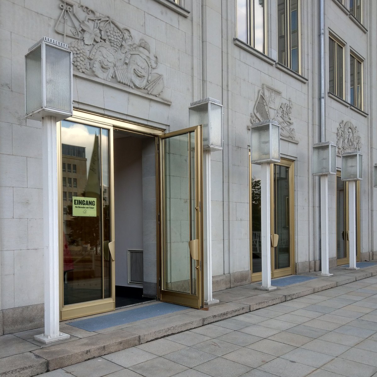 MichaelKnoll16's tweet image. Heute Seiteneingang #OperLeipzig.

#PeterGrimes zum dritten Mal.