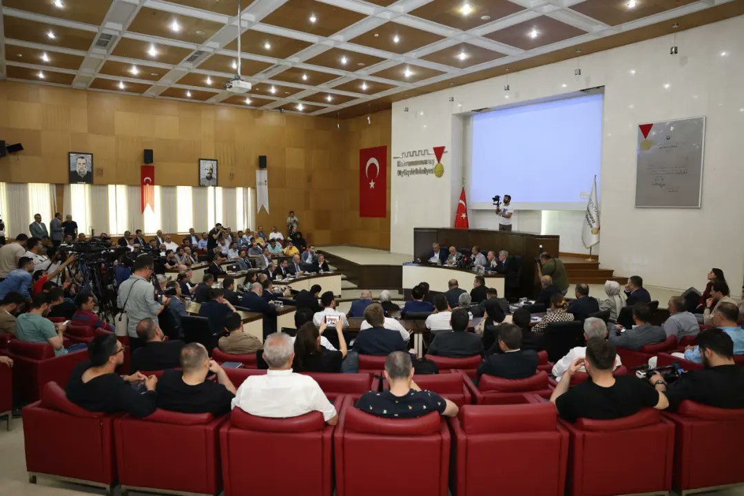 Şehrimizin deprem sonrası yeniden imarı ile ilgili, Çevre Şehircilik ve iklim Değişikliği Bakanımız Sn. Mehmet Özhaseki ’nin başkanlığında planlamanın tüm bileşenleriyle, ortak bir akıl oluşturma amacıyla şehrin geleceği için sürdürülebilir ve güvenli bir şekilde yeniden inşa…