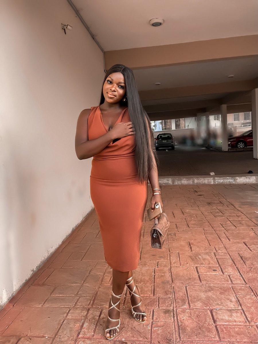 Feyisara_x's tweet photo. Brown never looked this better🤎🫰🏾 https://t.co/yoUEUHSWBG