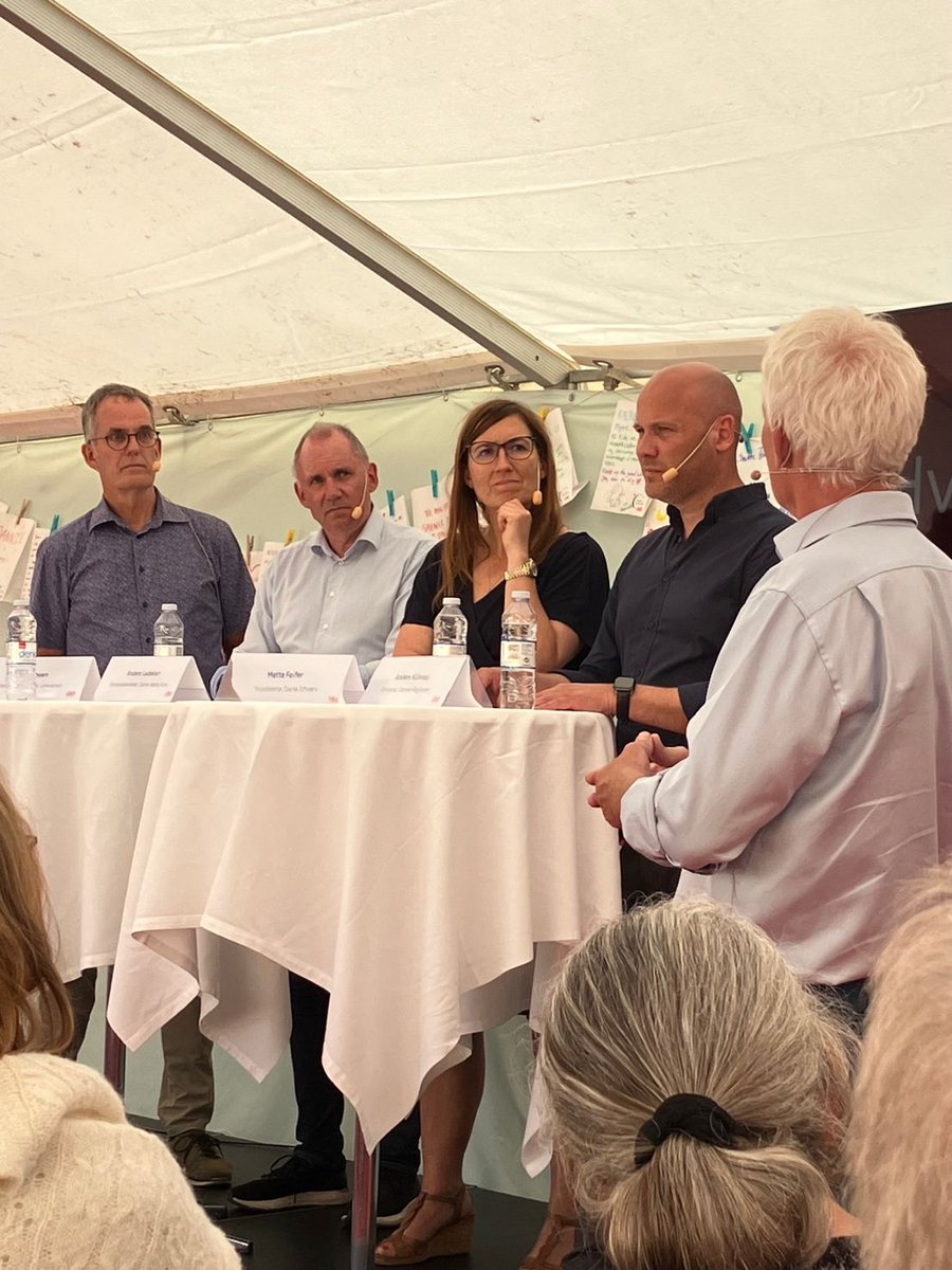 danskrodekors's tweet photo. “Civilsamfundet kan være en central medspiller fx i overgangen fra indlæggelse til eget hjem,” sagde @AndersLadekarl i dag til debat i @cancer_dk s telt på #fm23 #sundpol #dkpol https://t.co/r84VfLlw8q