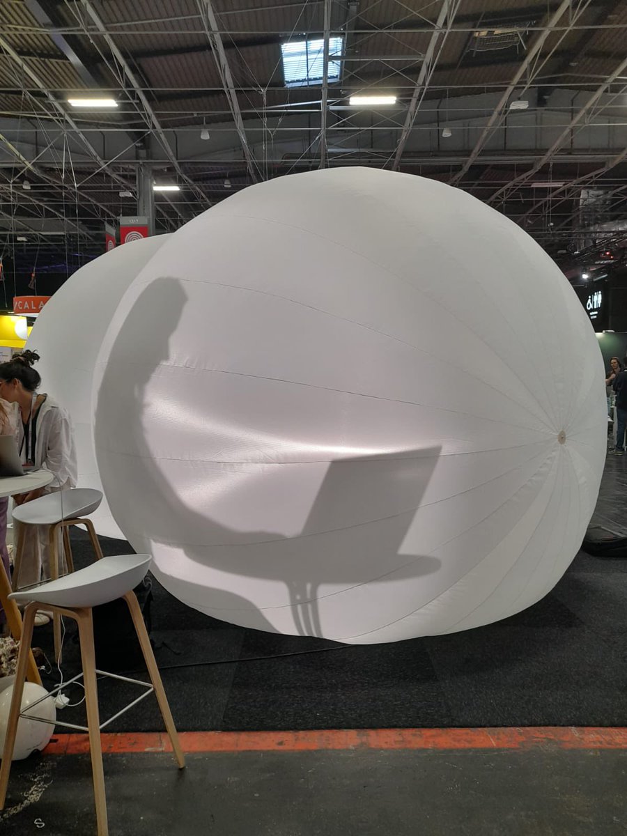 CindyBui__'s tweet photo. Clap de fin jour 3 à #VivaTech 🎬
Le salon sera ouvert au grand public demain et vous pourrez également découvrir des #innovations sur le compte @pole_emploi ! 

Cc @VivaTech @GroupeSNCF @GoogleFR 

#AvecPoleEmploi https://t.co/0xTLYP5h9J