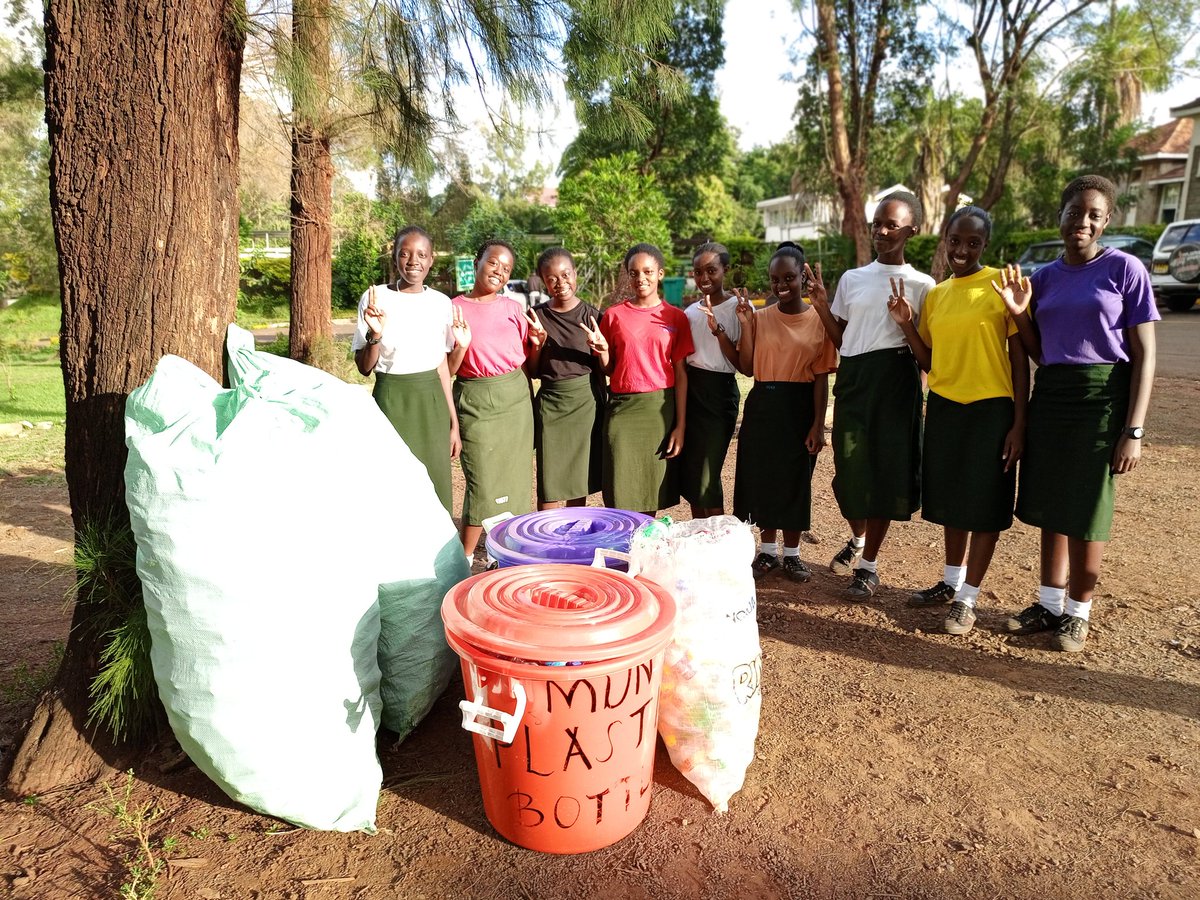 taka_kazi's tweet photo. #TakaKaziAfrica & #GreenBees at #StateHouseGirls Taking Action in a bid to finding #SolutionsToPlasticPollution #BeatPlasticPollution #JazaMiti #15BillionTrees #GreenBeesMovement #SDG 's #ProtectHumanity #savetheplanet https://t.co/NTnSUfaJHN