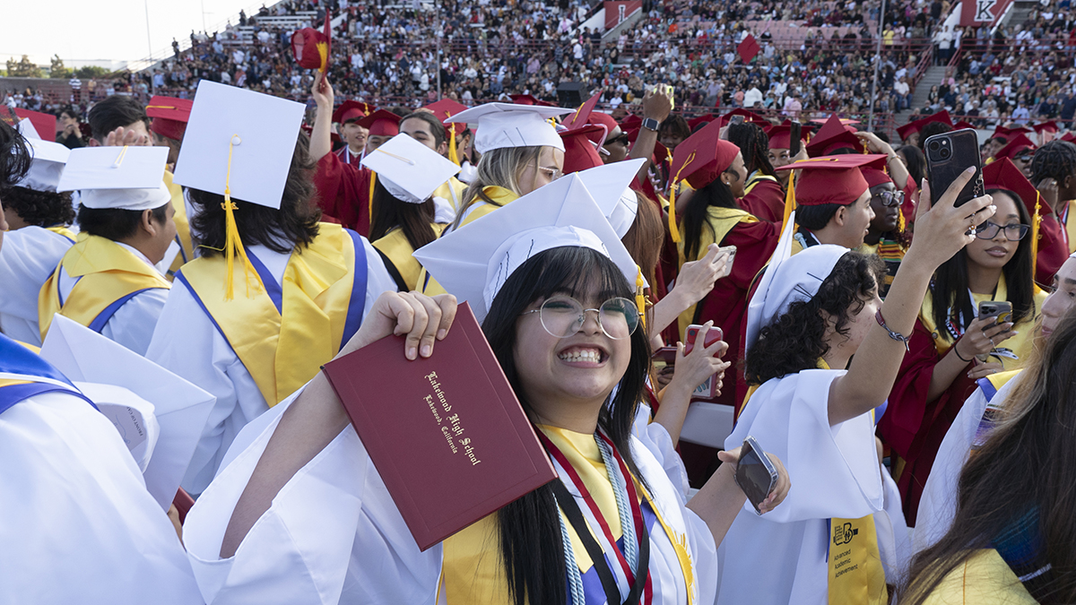 lbschoolbonds's tweet photo. Today’s graduation ceremony at @CabrilloLb is the last @LongbeachUSD graduation event of the 2022-23 school year. Congratulations to all who walked the stage – the future looks bright! 😎🎓🎉

#ProudtobeLBUSD https://t.co/xmgJ2XI3wk