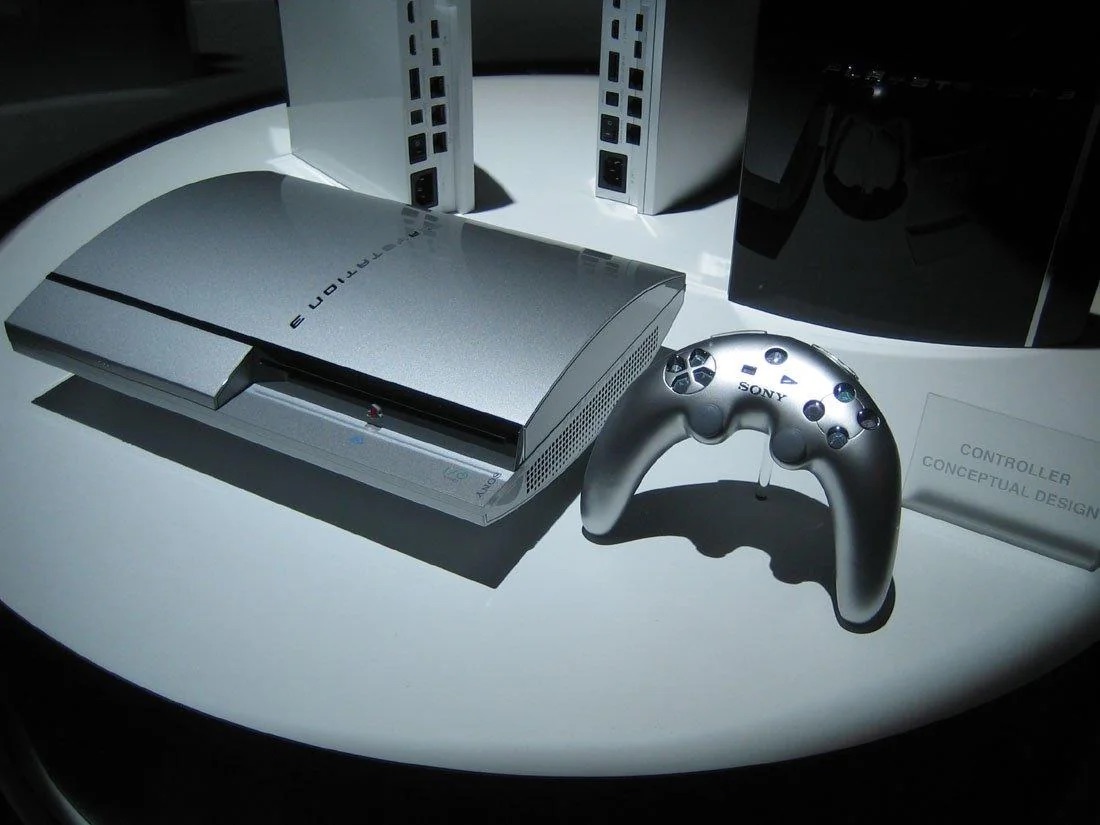 Ps3 final. Sony ps3. PLAYSTATION 3 Console Prototype. Ps3 контроллер Бумеранг. Sony PLAYSTATION 3 fat.