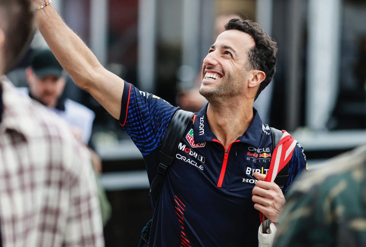 It's race week and the prettiest smile just arrived to the paddock <a href="/danielricciardo/">Daniel Ricciardo</a>