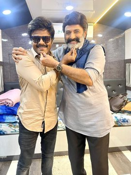 Actor
@MeSapthagiri
met Natasimham #NandamuriBalakrishna garu on the sets of #BhagavanthKesari and took his blessings!! ✨ #NBK #Sapthagiri #TeluguFilmNagar