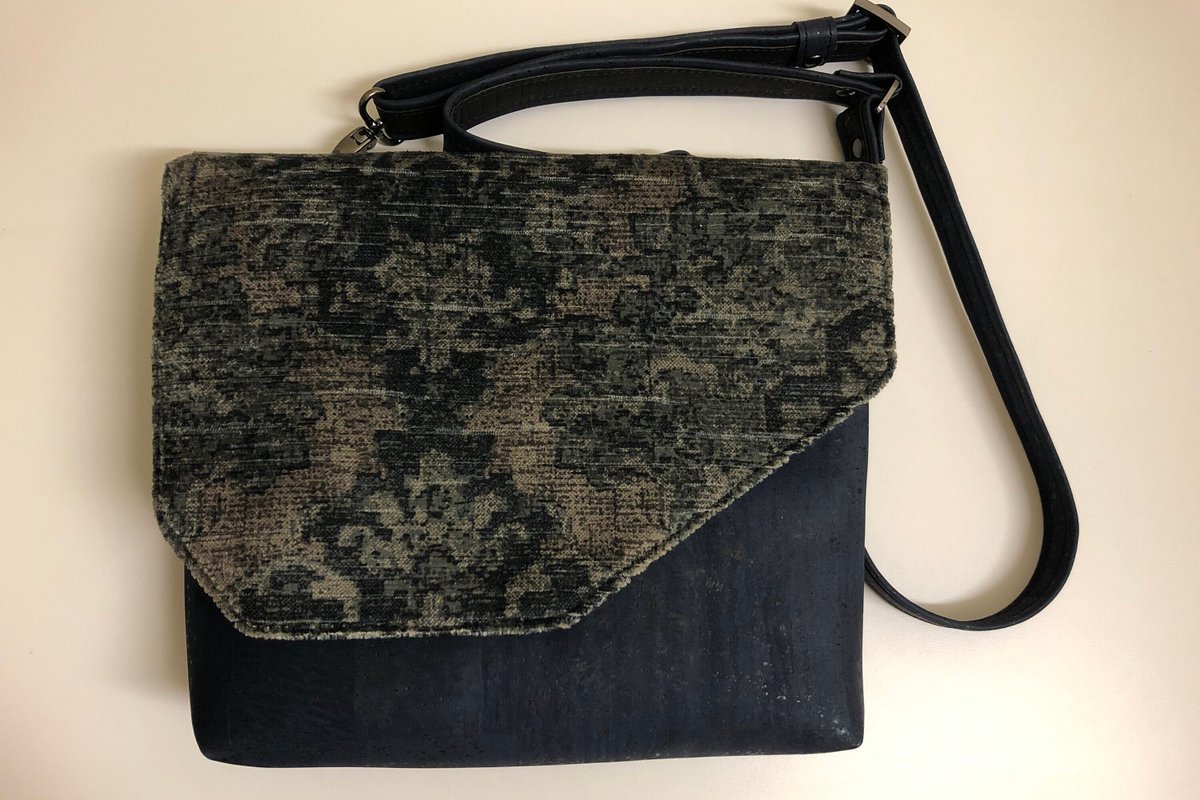 Just listed in #UrbanStitcher Etsy shop, this navy blue cork cross-body bag has a fabric flap, Cordura 500D lining and four pockets! #Handmade using #MomentsByLiz #AllynPouch with add-on flap. More pictures and details at etsy.com/listing/148959…