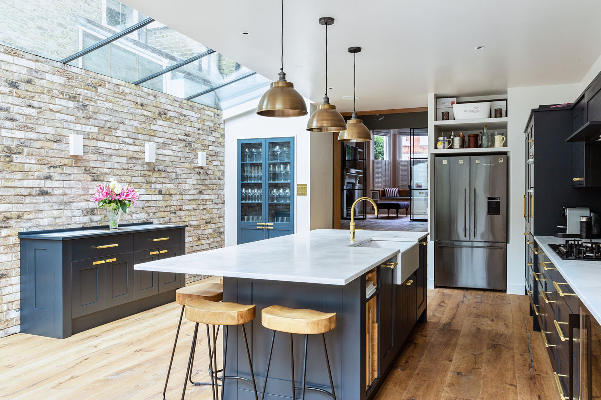 Feast your eyes on this stunning modern kitchen renovation! 🤩✨ Sleek finishes, open shelving and a cozy terrace view create the perfect blend of style and functionality. Time to cook up some inspiration! 🍽️🌿 #KitchenGoals #InteriorDesign #HomeInspiration